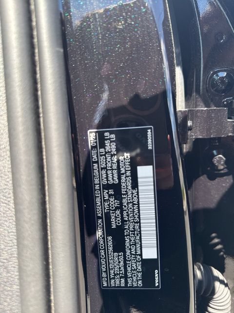 Certified 2025 Volvo XC40 B5 Plus AWD/4WD image 28