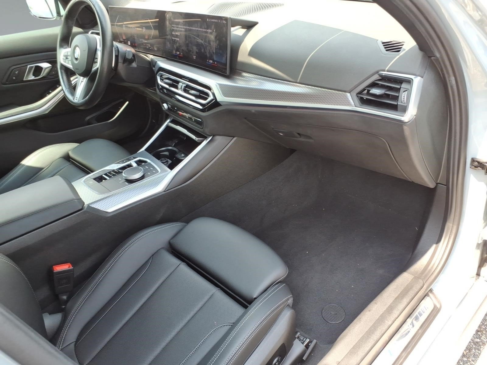 Used 2024 BMW 330i xDrive Sedan AWD/4WD image 8