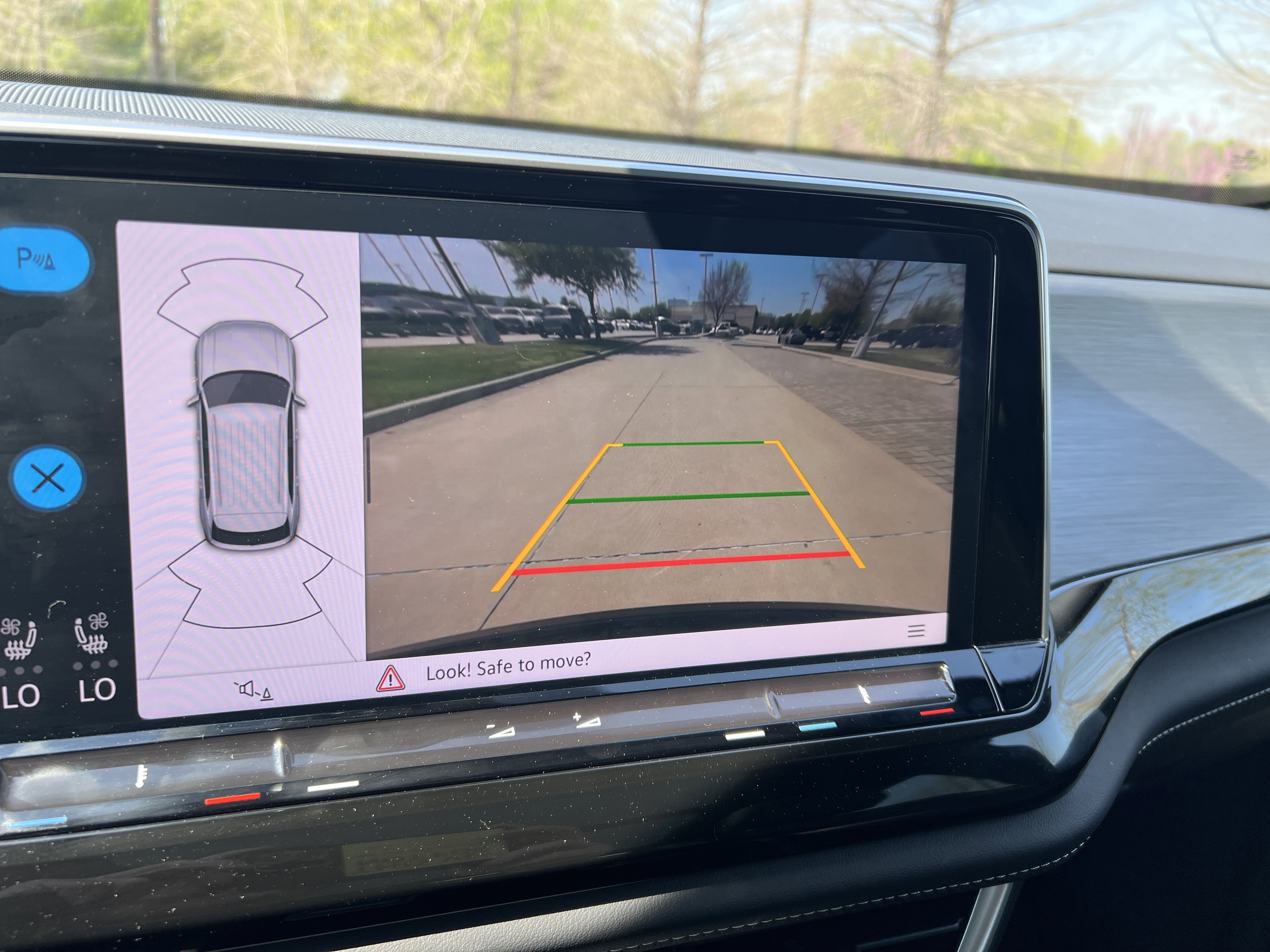 Certified 2025 Volkswagen Atlas Cross Sport SE w/ Panoramic Sunroof Package FWD image 23