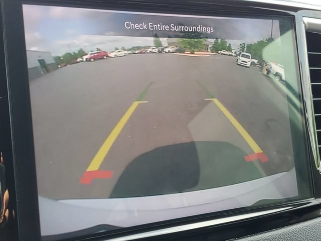 Used 2024 Chrysler Pacifica Touring-L FWD image 19