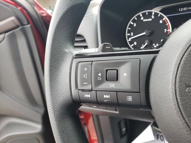 Used 2023 Nissan Rogue SV image 25