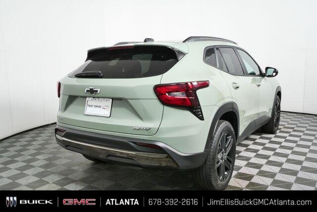 Used 2025 Chevrolet Trax ACTIV w/ Sunroof Package FWD image 3