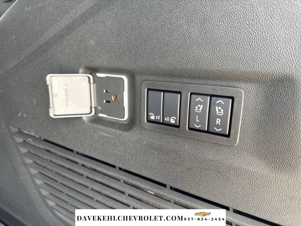 Used 2025 Chevrolet Suburban High Country w/ Sun And Tow Package AWD/4WD image 40