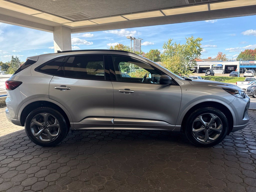 Certified 2024 Ford Escape ST-Line w/ Tech Pack #1 AWD/4WD image 5