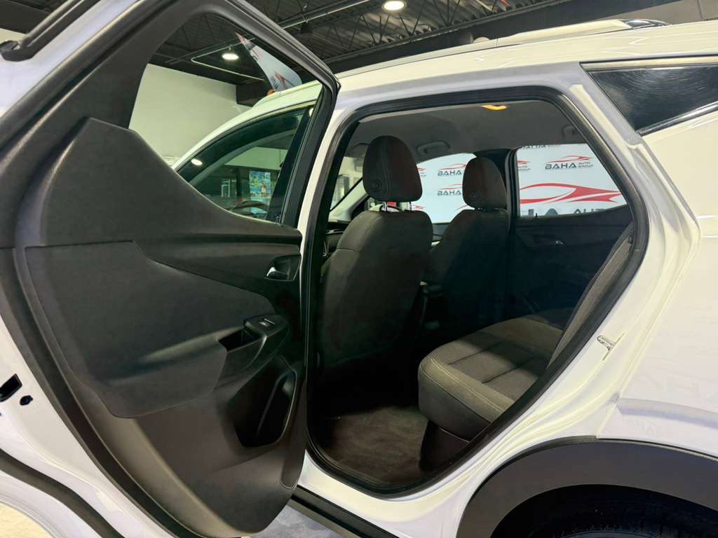Used 2023 Chevrolet Bolt EUV LT FWD image 38