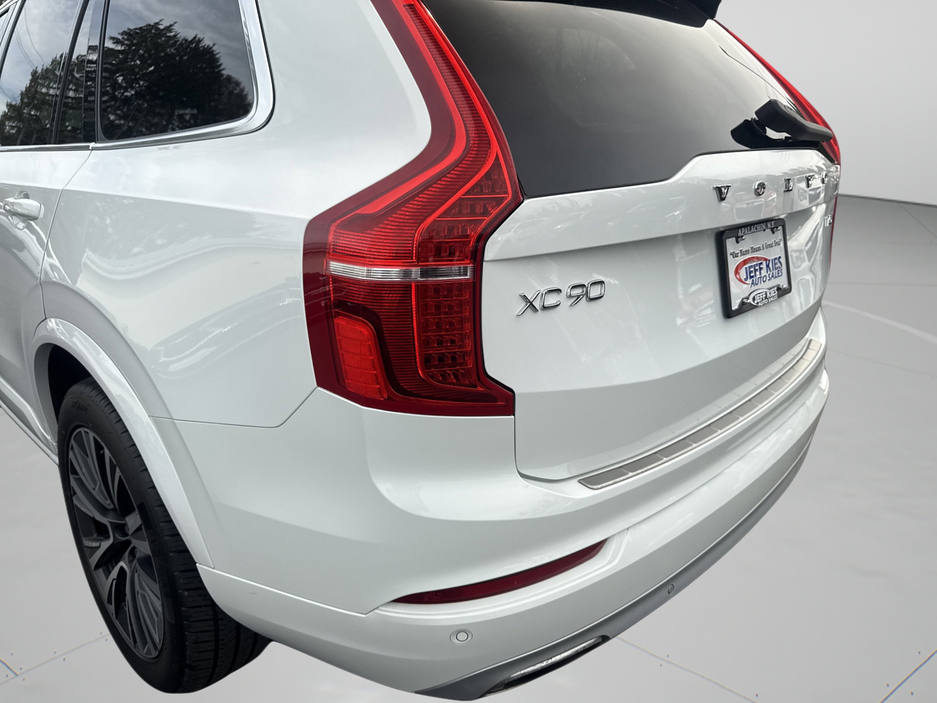 Used 2021 Volvo XC90 T5 Momentum w/ Protection Package image 7