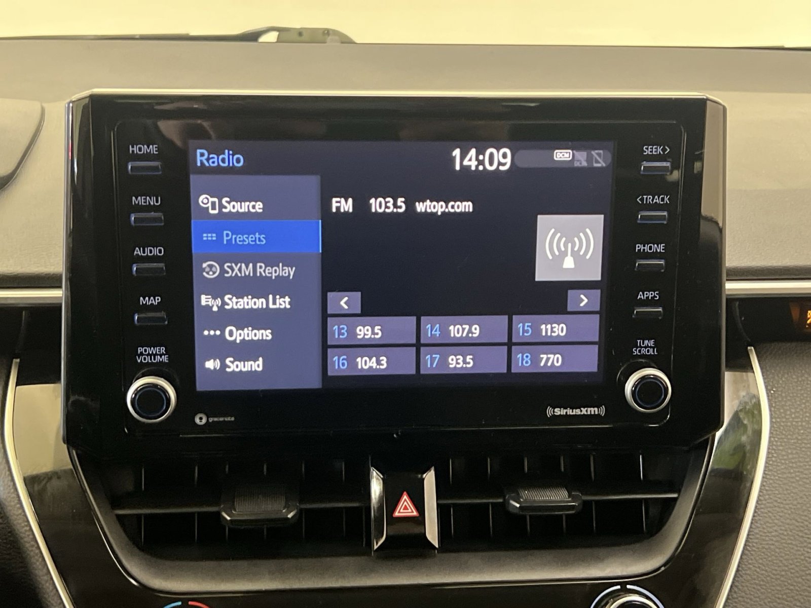 Used 2022 Toyota Corolla LE image 16