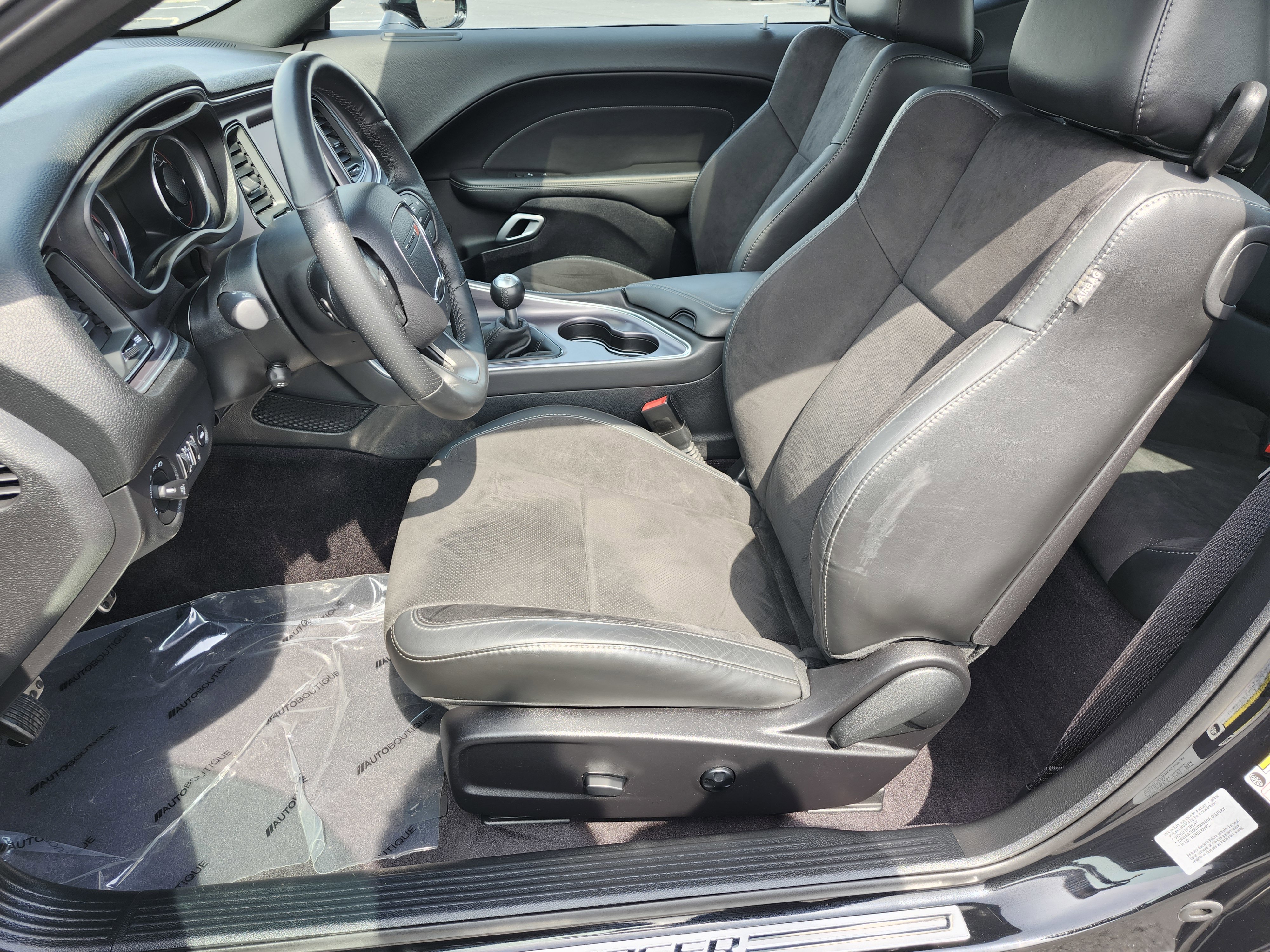 Used 2017 Dodge Challenger R/T Plus image 33