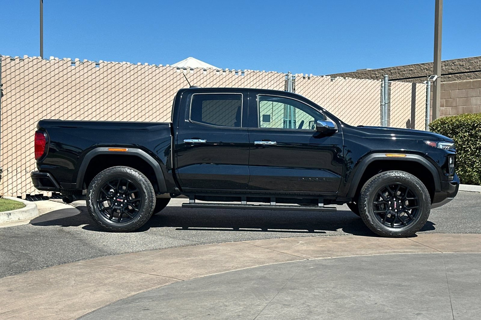 Certified 2024 GMC Canyon Denali w/ LPO, Denali Black Edition AWD/4WD image 3