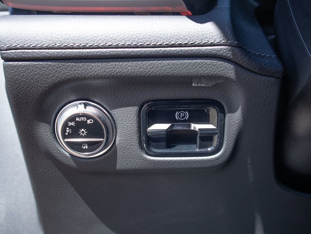 Used 2023 Mercedes-Benz EQS 580 4MATIC Sedan image 39