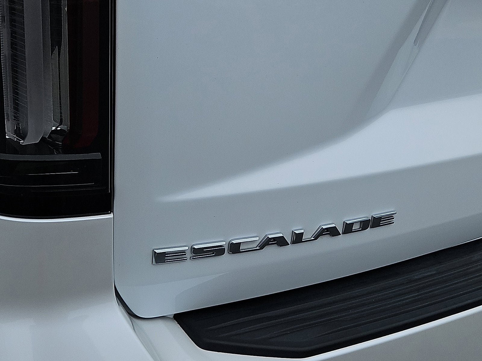 Certified 2024 Cadillac Escalade Premium Luxury RWD image 6