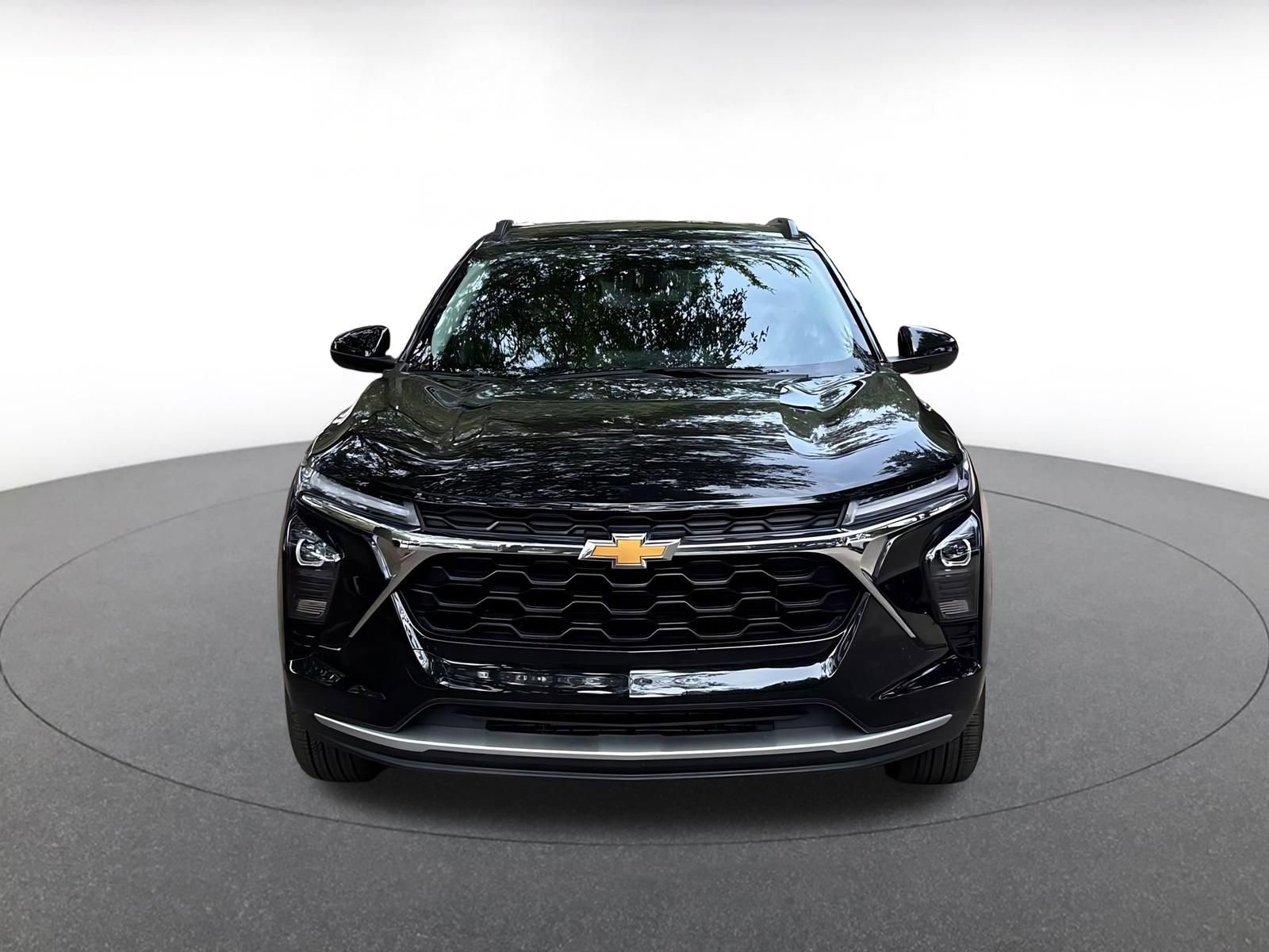 Used 2025 Chevrolet Trax LT w/ LT Convenience Package FWD image 2
