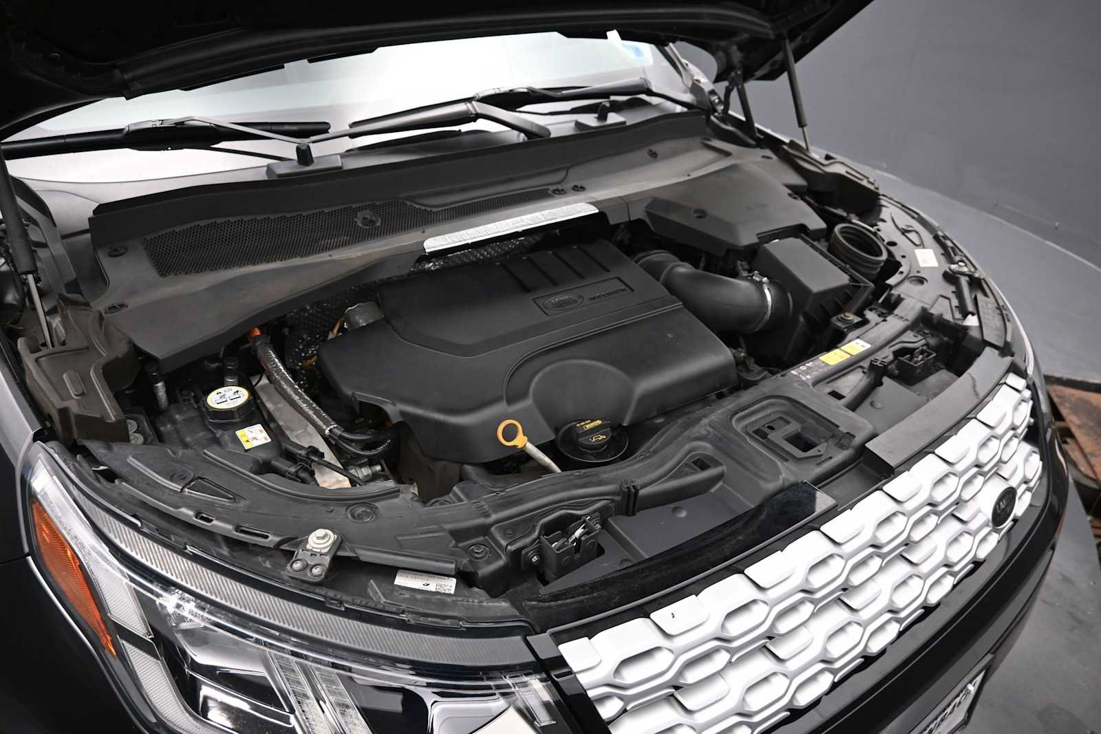 Used 2020 Land Rover Discovery Sport SE AWD/4WD image 28