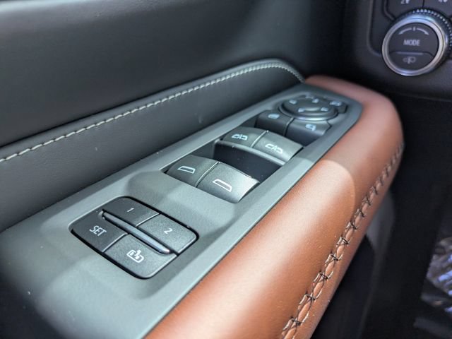 Used 2023 GMC Yukon Denali Ultimate AWD/4WD image 31
