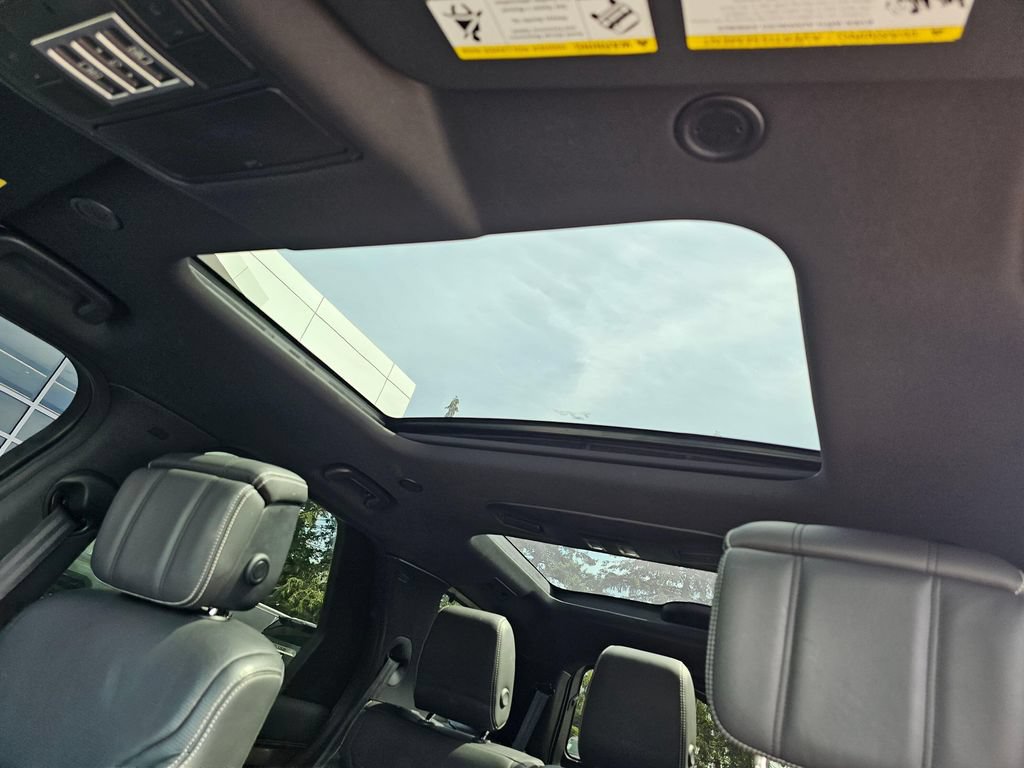 Used 2023 Land Rover Discovery HSE R-Dynamic AWD/4WD image 22