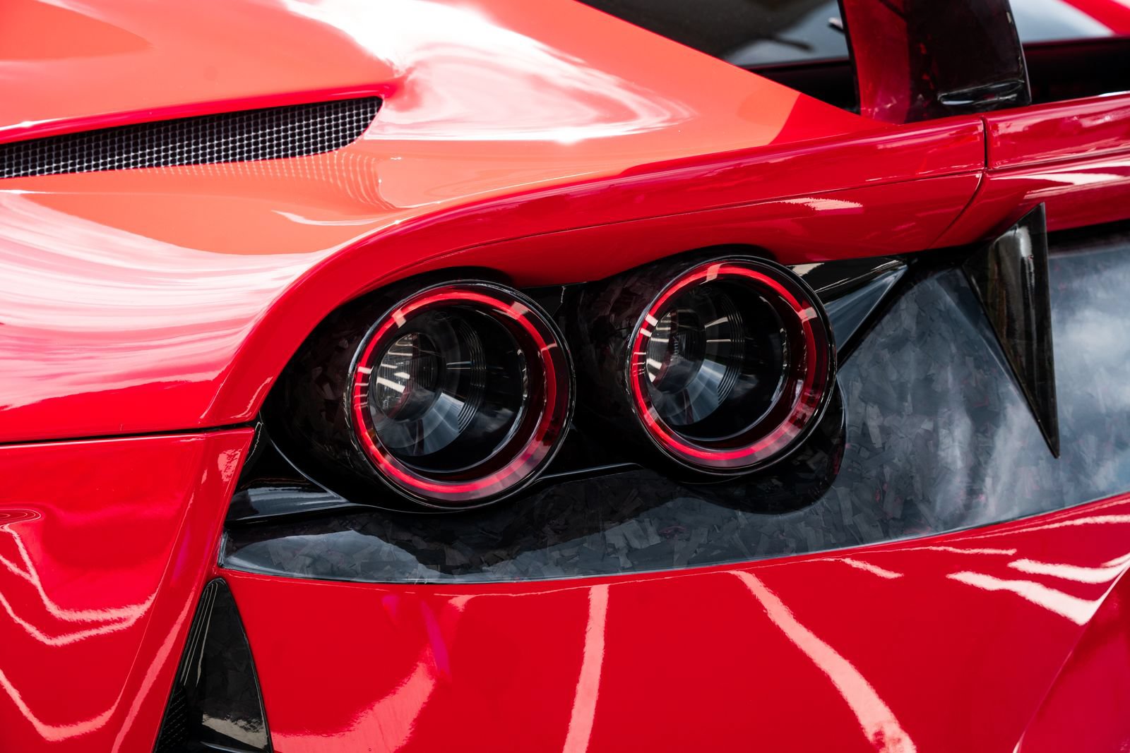 Used 2020 Ferrari 812 Superfast RWD image 25