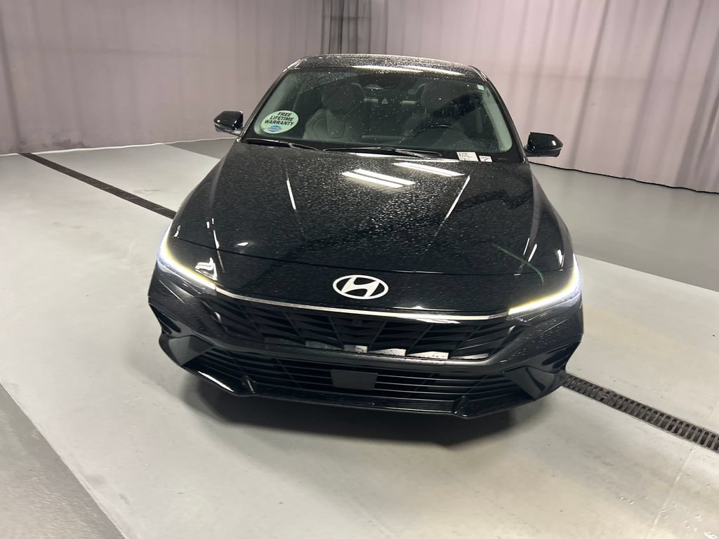 Used 2024 Hyundai Elantra Limited FWD image 2