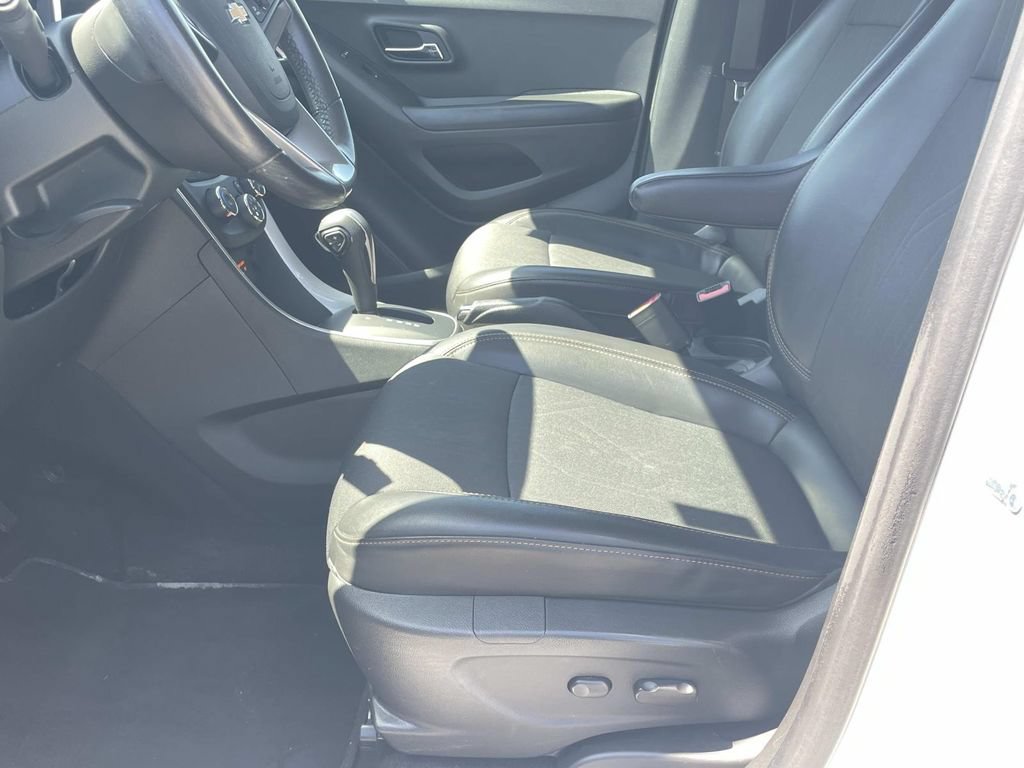 Used 2022 Chevrolet Trax LT w/ Driver Confidence Package AWD/4WD image 16