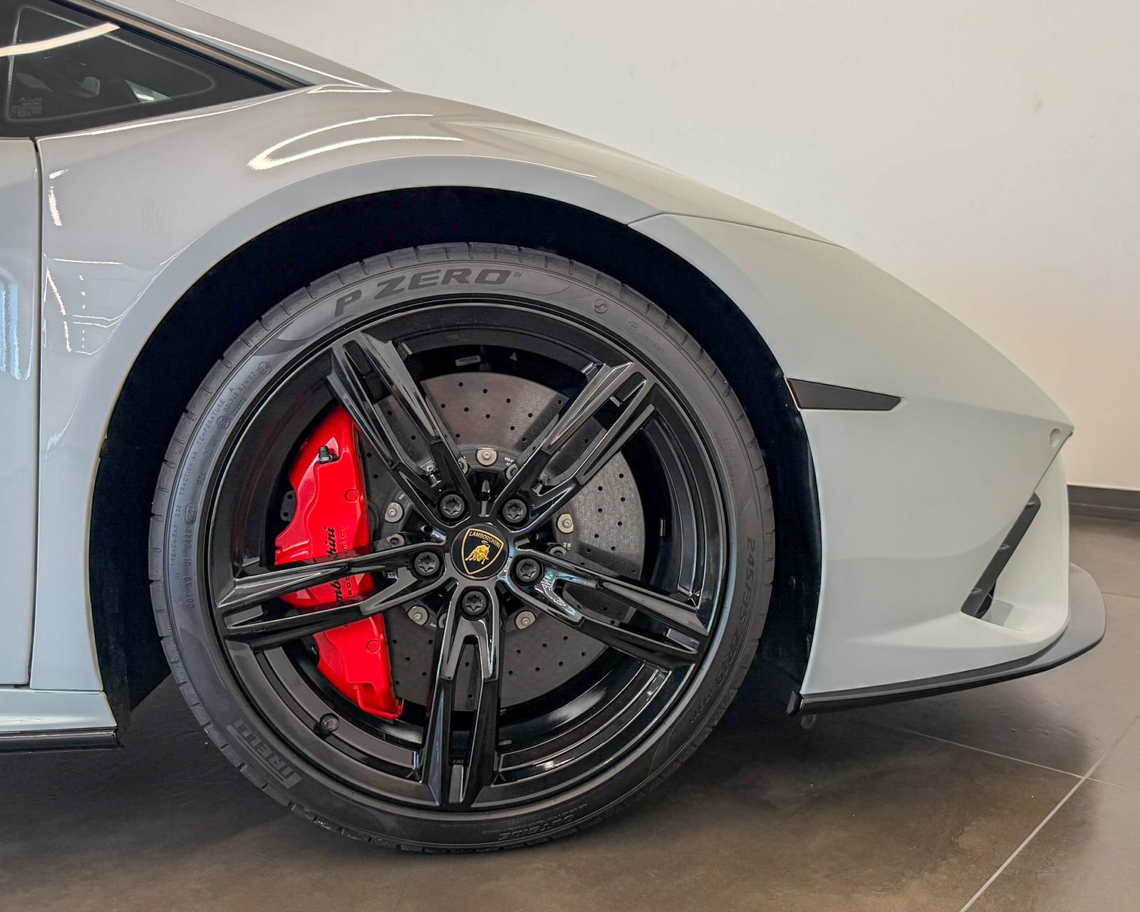 Used 2022 Lamborghini Huracan EVO RWD image 49