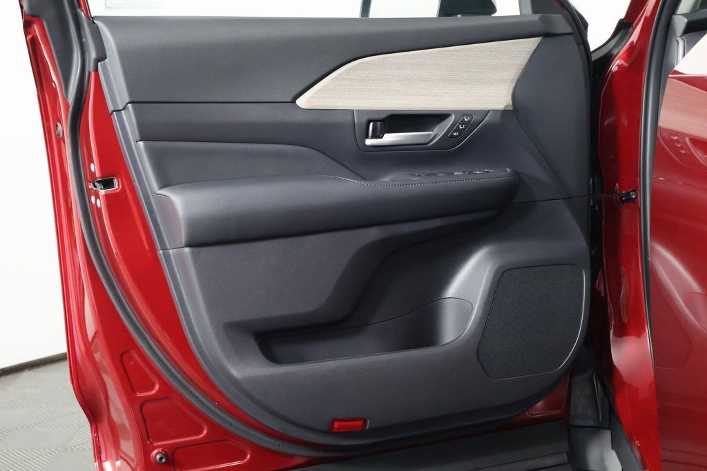 New 2026 Toyota Grand Highlander Limited image 8