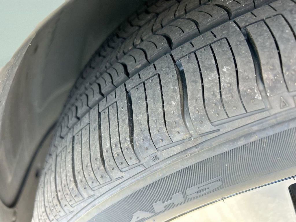 Used 2019 Volvo XC40 T5 Momentum image 39