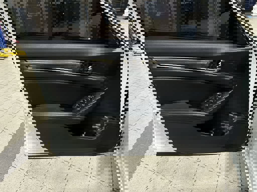 Used 2022 Honda Accord Sport image 29