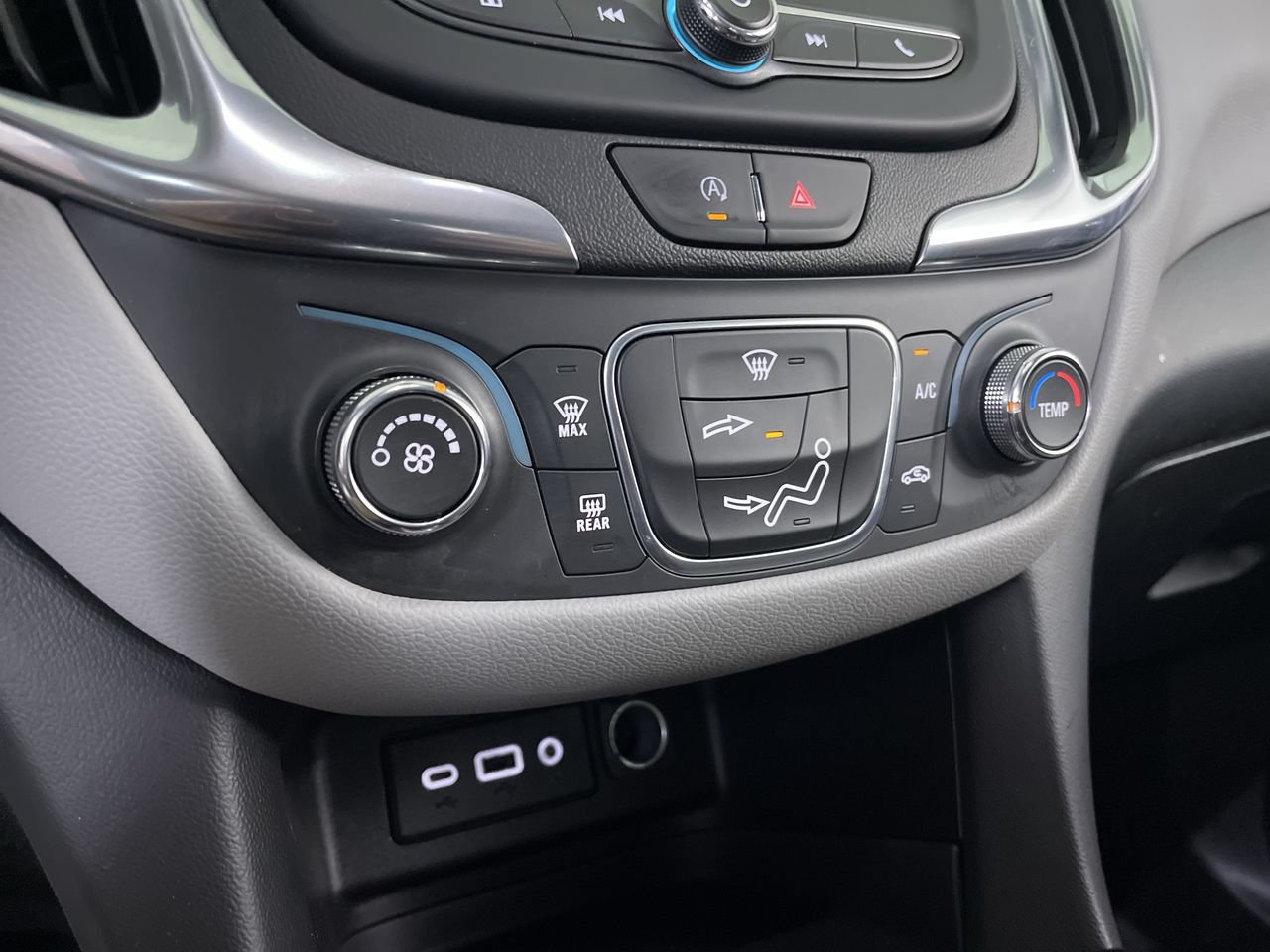 Used 2022 Chevrolet Equinox LS AWD/4WD image 17