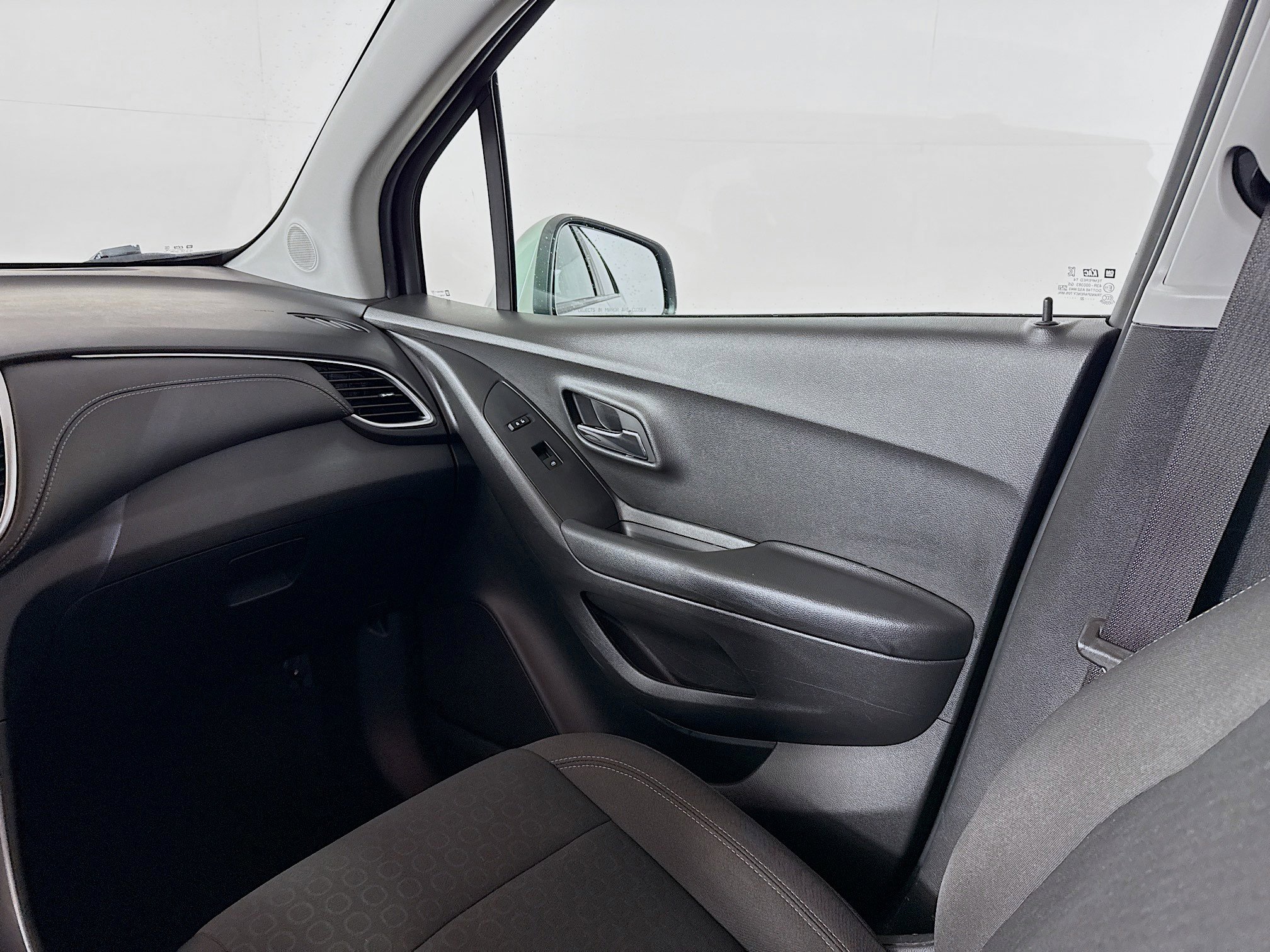 Used 2022 Chevrolet Trax LS w/ Tint and Cruise Package image 26