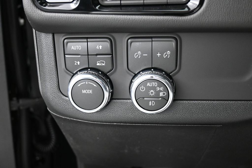 New 2026 GMC Yukon XL Denali w/ Sun & Power Step Package AWD/4WD image 38
