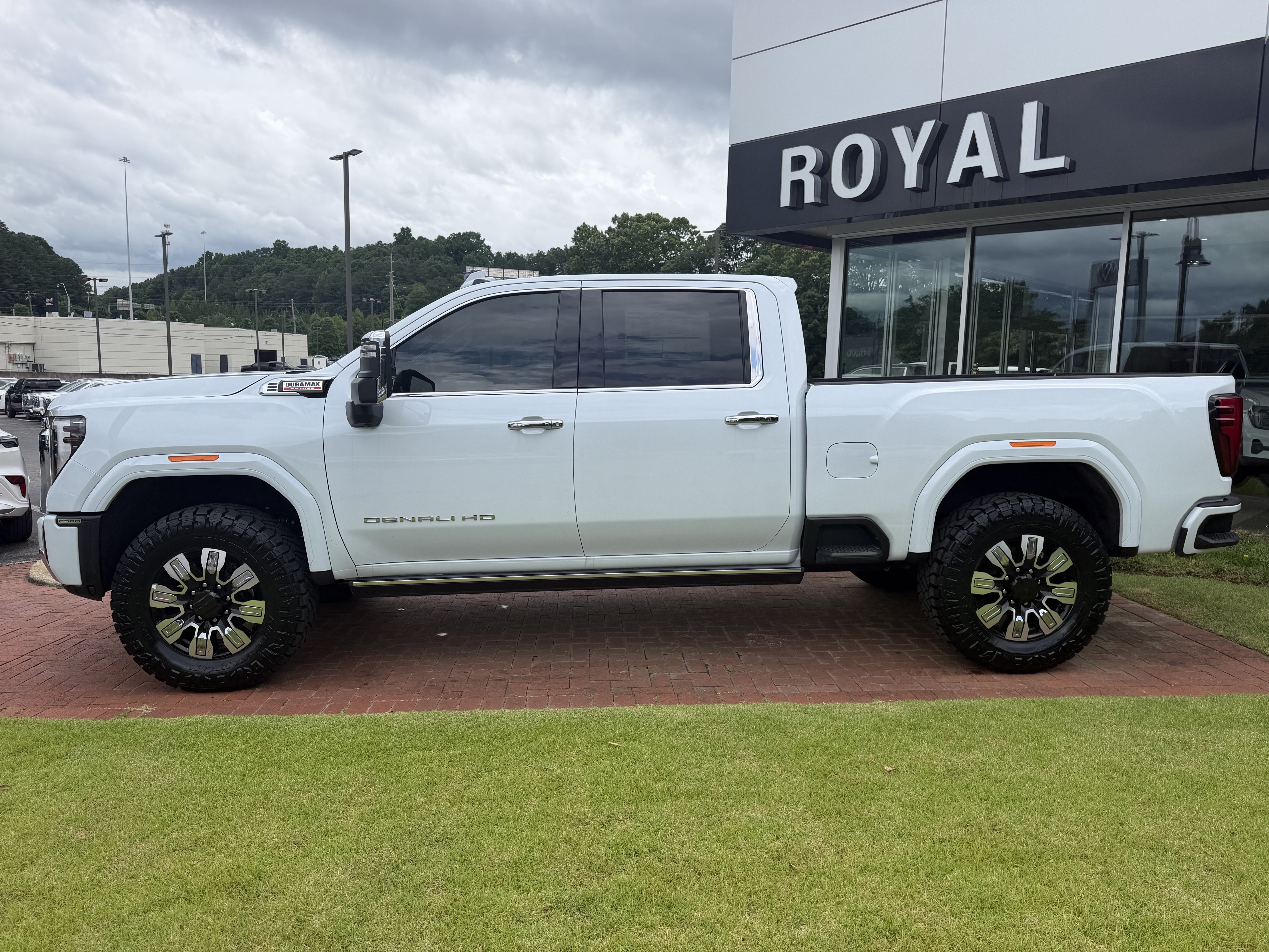 New 2026 GMC Sierra 2500 Denali w/ Denali Reserve Package AWD/4WD image 8