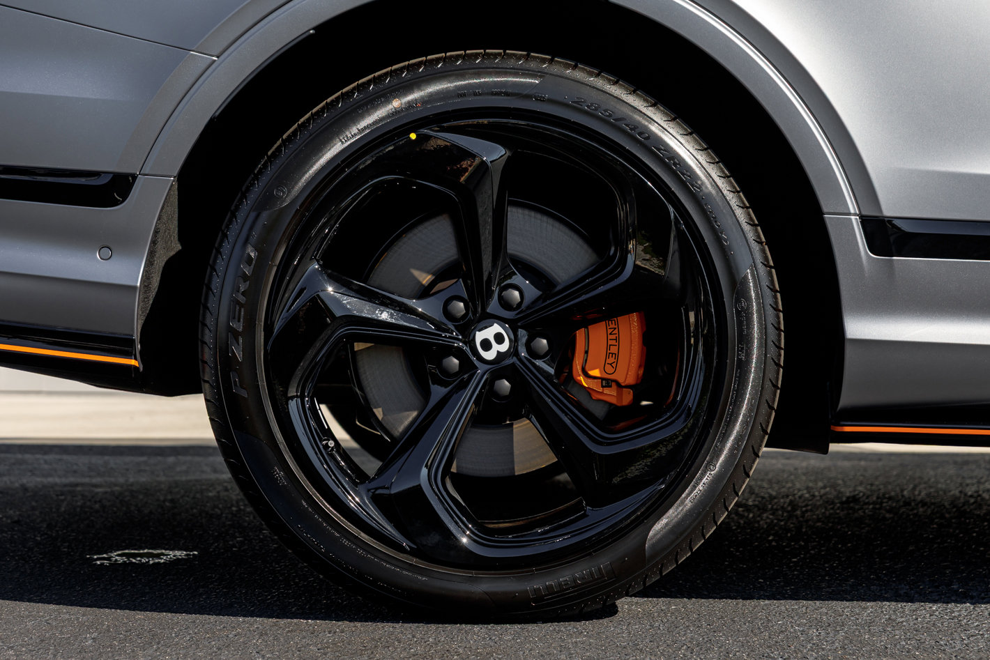 New 2025 Bentley Bentayga image 8