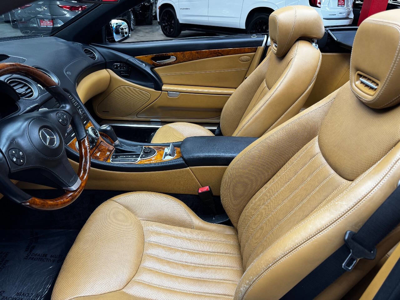 Used 2011 Mercedes-Benz SL 550 image 44