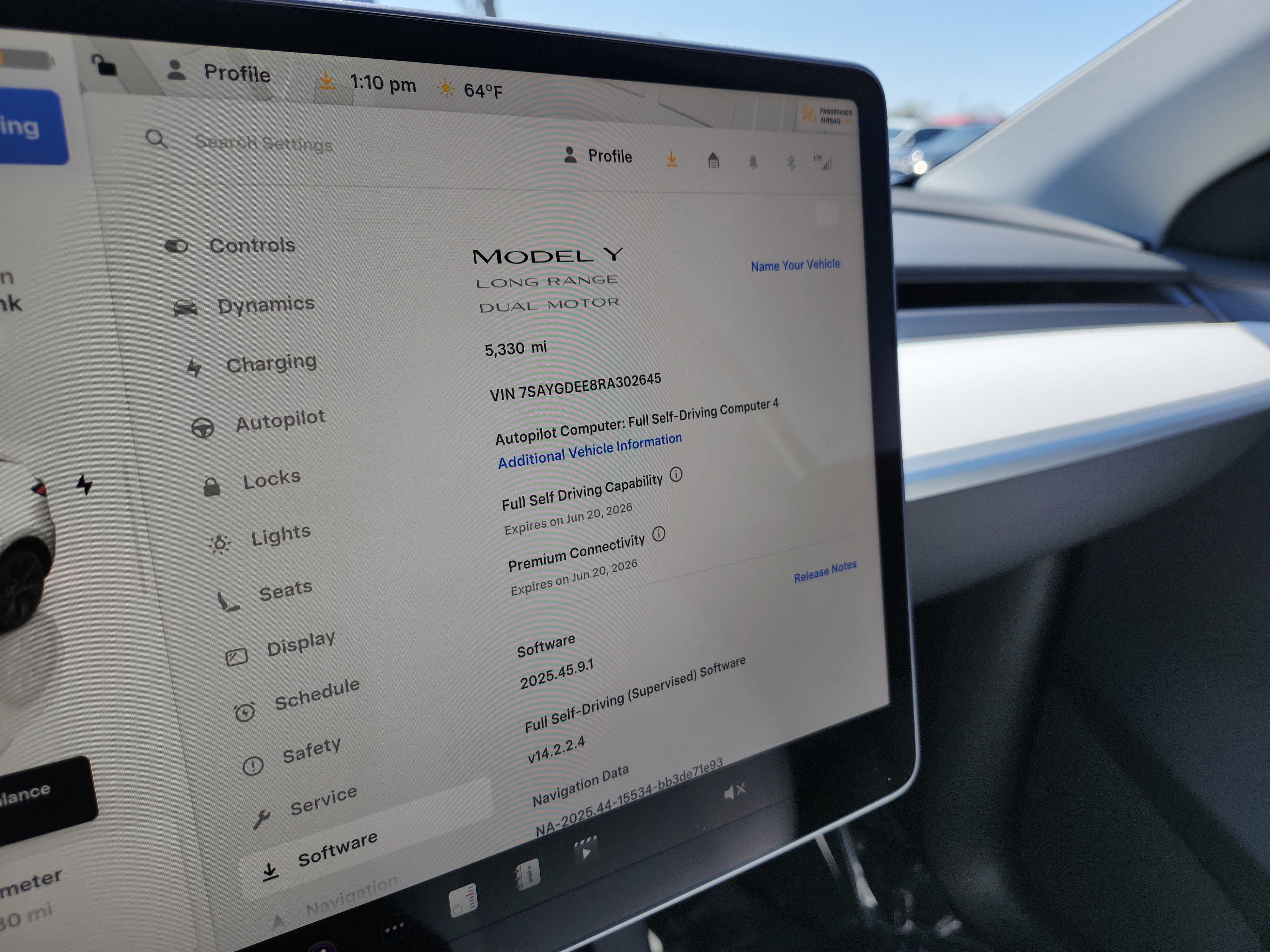 Used 2024 Tesla Model Y Long Range AWD/4WD image 32
