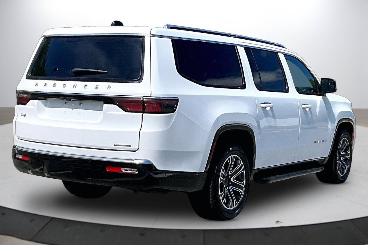 Certified 2024 Jeep Wagoneer L Series II w/ Flexible Seating Group AWD/4WD image 9