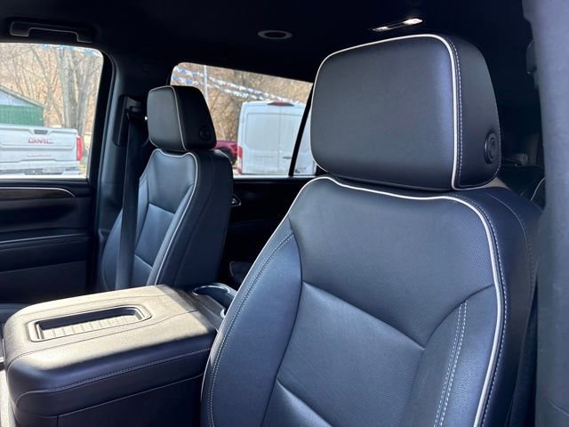 Used 2023 Chevrolet Suburban Premier image 16
