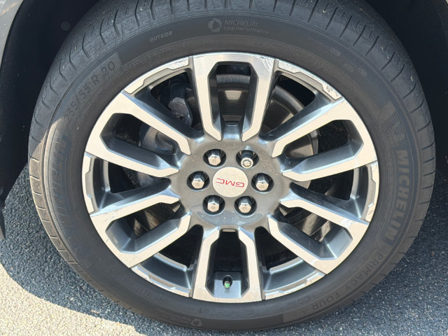 Used 2020 GMC Acadia Denali w/ Technology Package FWD image 13