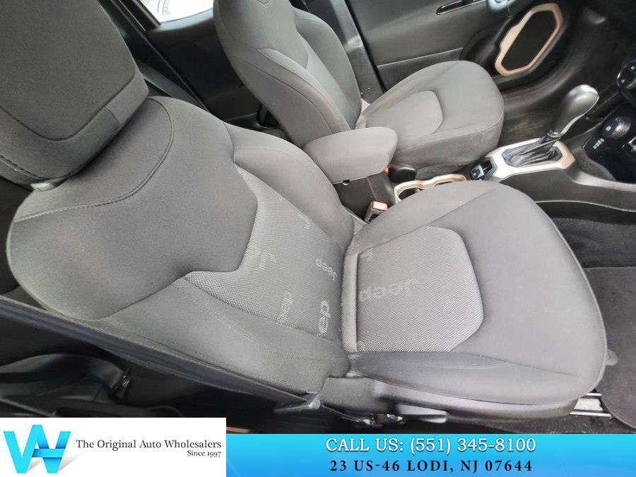 Used 2015 Jeep Renegade Latitude w/ Popular Equipment Group image 17