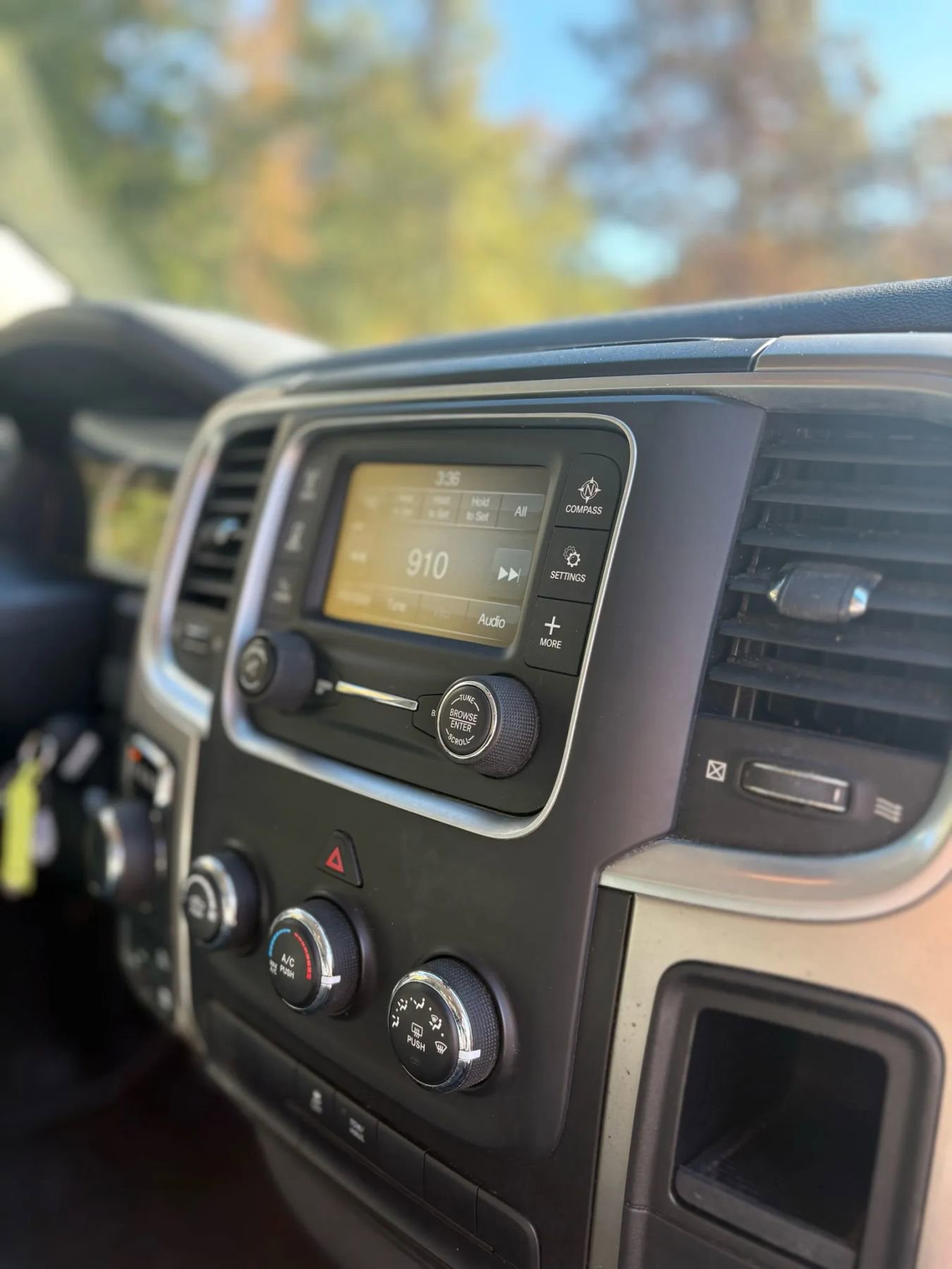 Used 2014 RAM 1500 Classic SLT image 16