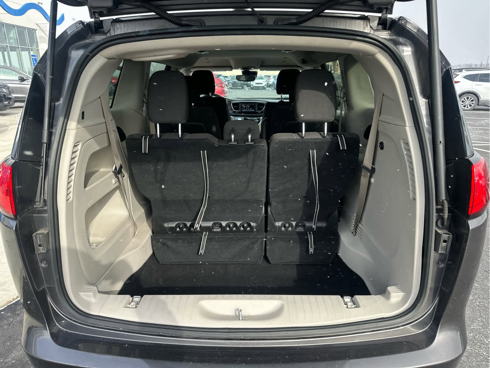 Used 2023 Chrysler Voyager LX image 38