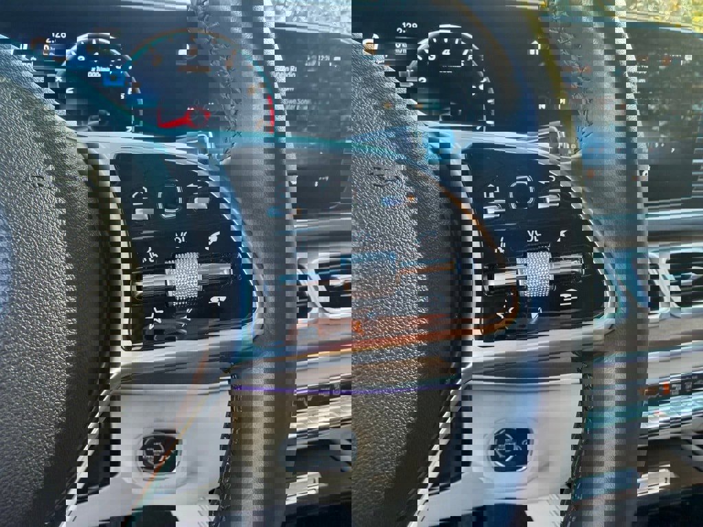 Used 2022 Mercedes-Benz GLE 350 4MATIC w/ Premium Package image 18