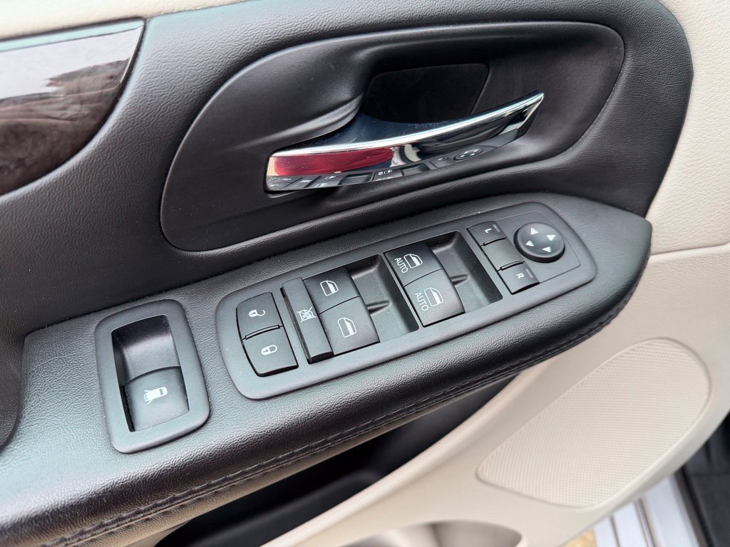 Used 2018 Dodge Grand Caravan SE FWD image 10