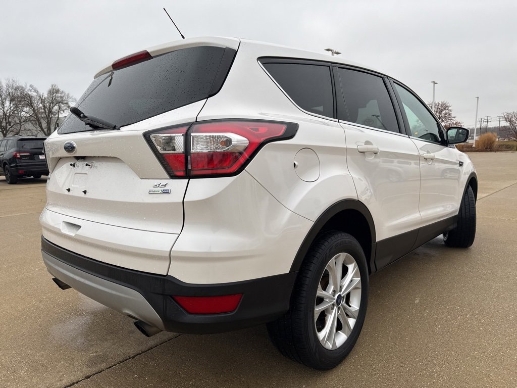 Used 2017 Ford Escape SE image 4