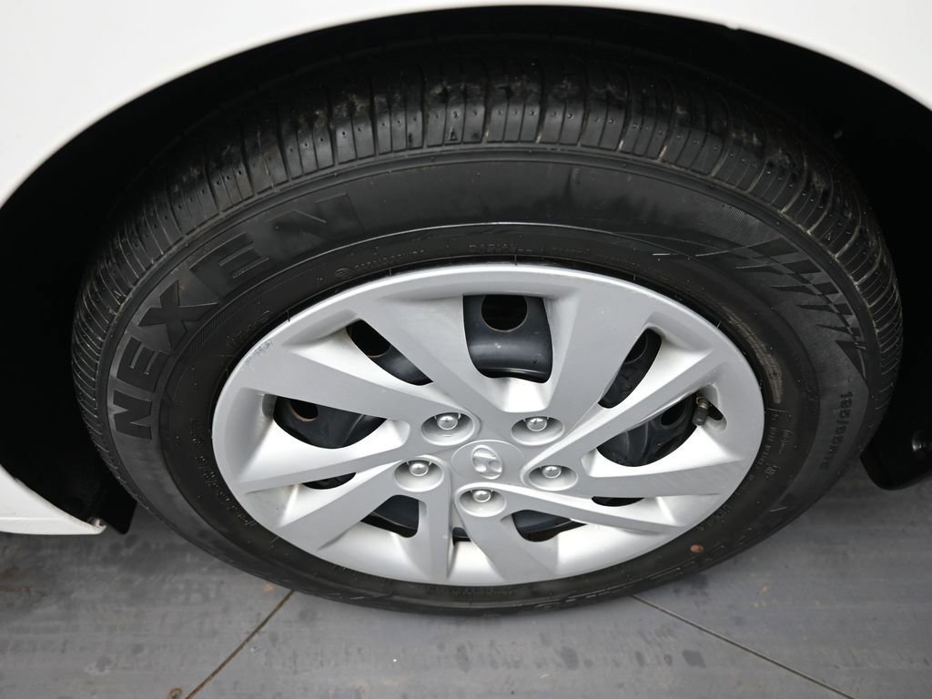 Used 2020 Hyundai Elantra SE w/ Cargo Package (C1) image 15