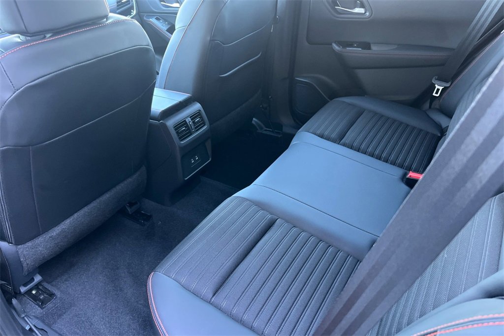 Used 2025 Nissan Rogue SV image 14