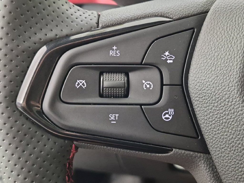 Used 2026 Chevrolet Trax RS w/ Sunroof Package FWD image 17