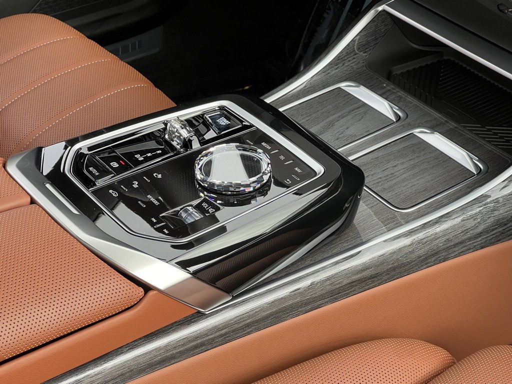 Used 2024 BMW i7 xDrive60 w/ Executive Package image 39