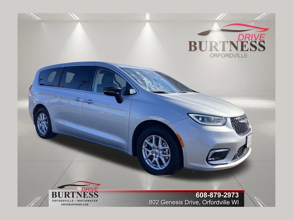 Used 2024 Chrysler Pacifica Touring-L FWD image 1