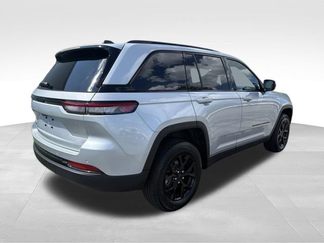 Used 2025 Jeep Grand Cherokee Altitude AWD/4WD image 17