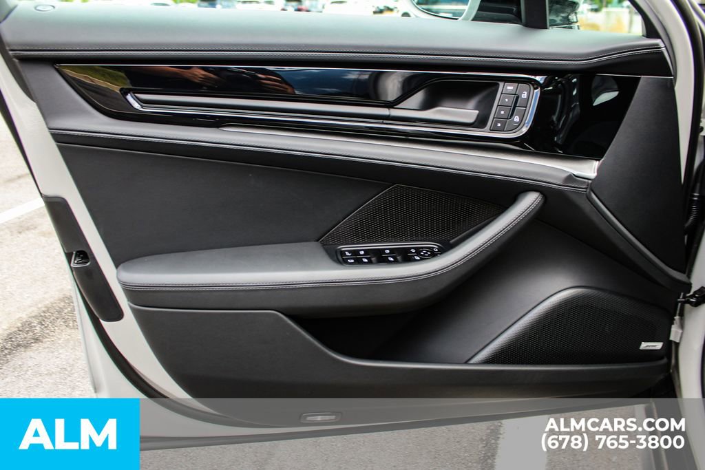 Used 2025 Porsche Panamera 4 image 38