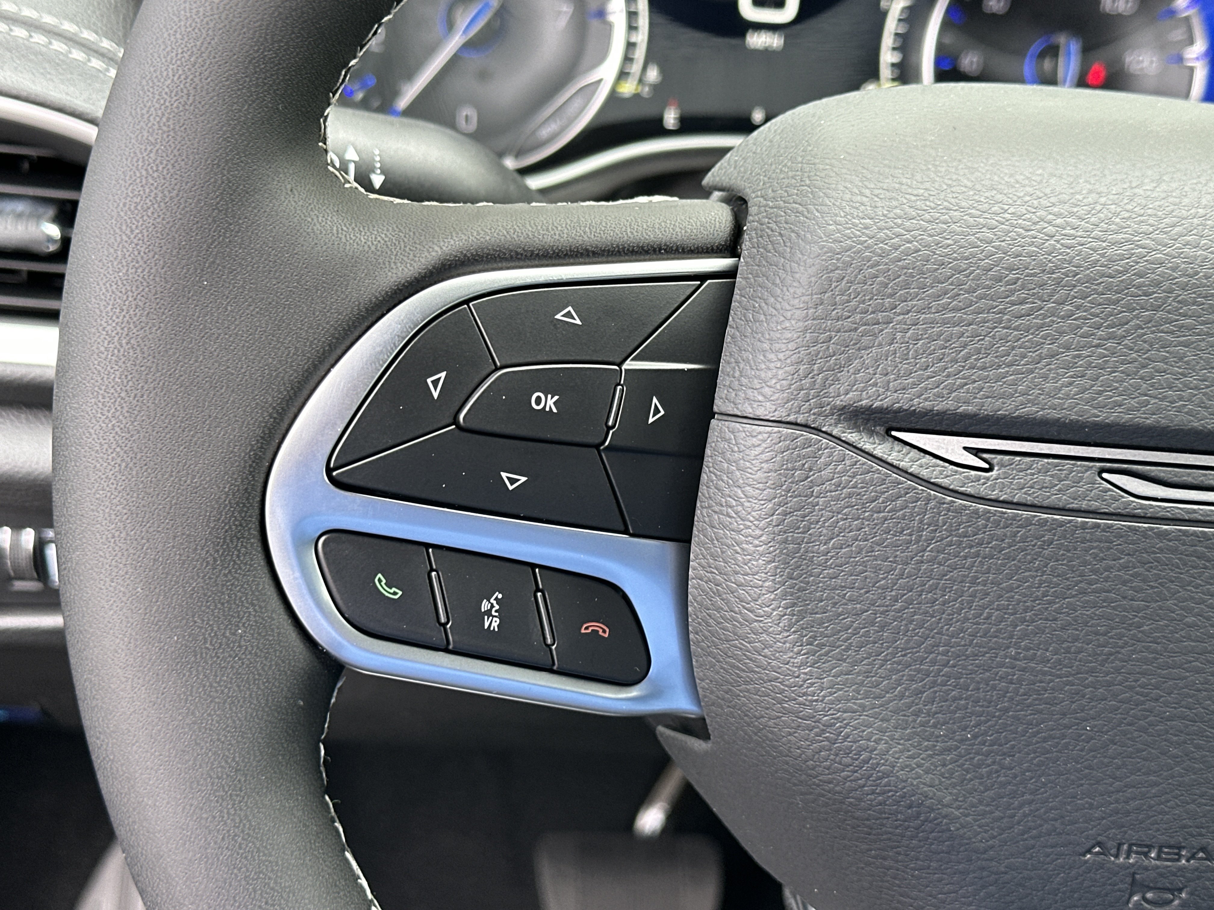 New 2027 Chrysler Pacifica Select w/ Family Tech Group FWD image 9